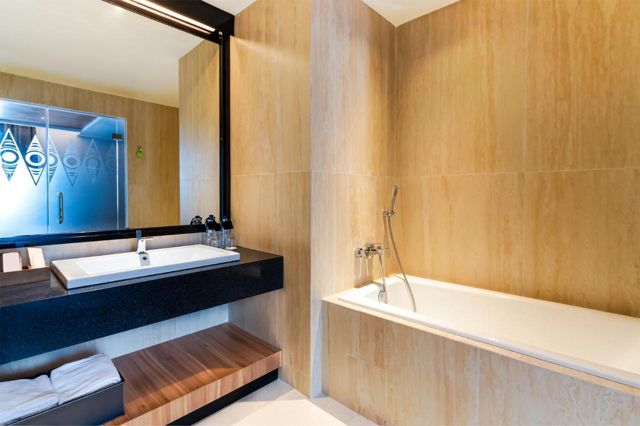 Fox Hotel Jaya Pura Eksteriør bilde