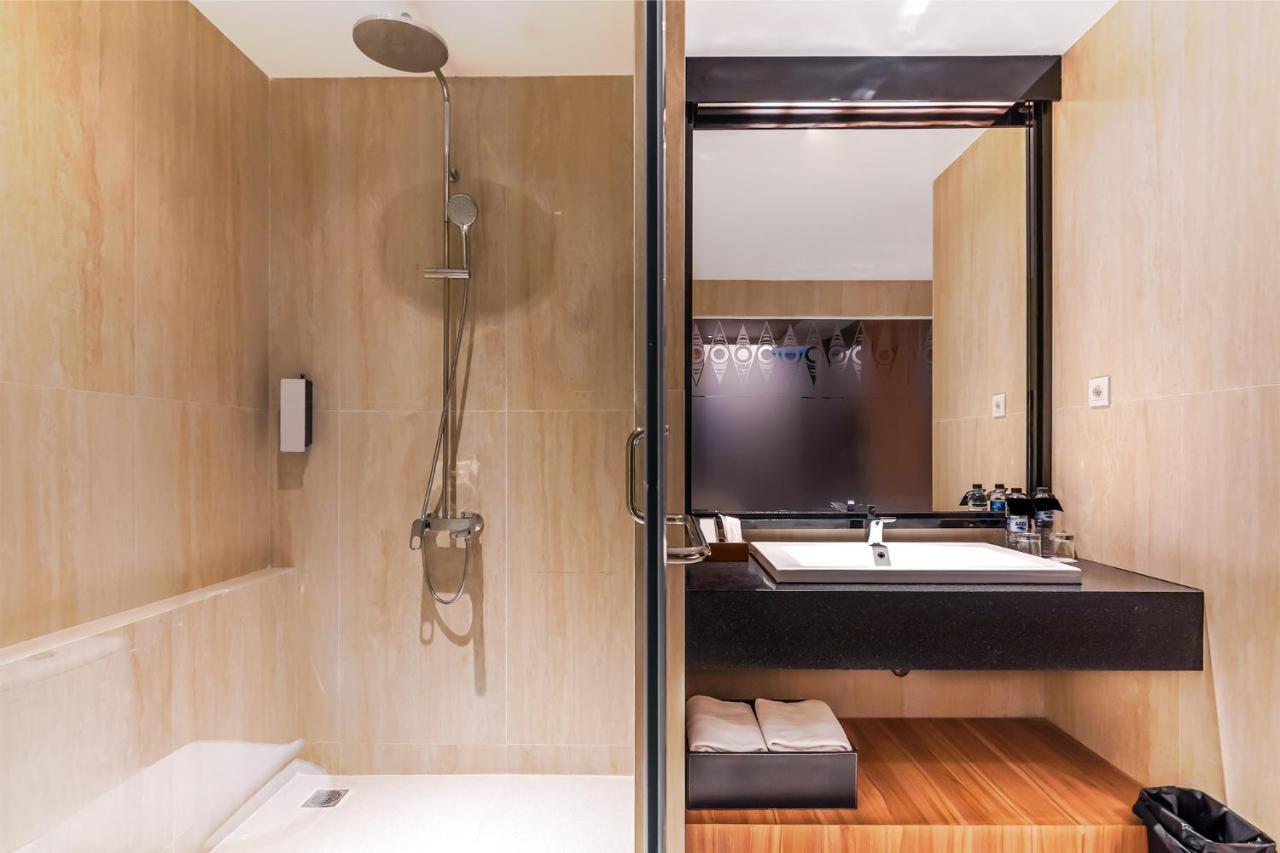 Fox Hotel Jaya Pura Eksteriør bilde