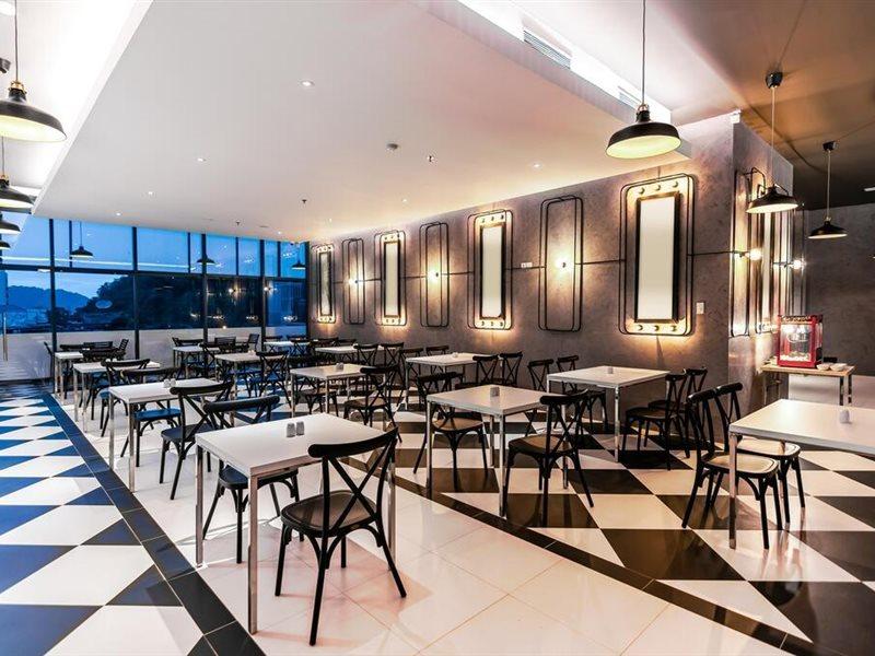 Fox Hotel Jaya Pura Eksteriør bilde