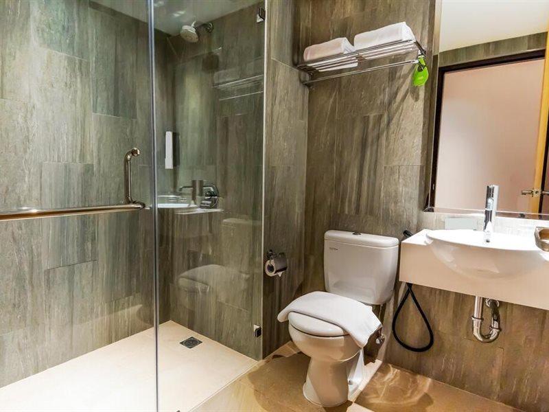 Fox Hotel Jaya Pura Eksteriør bilde